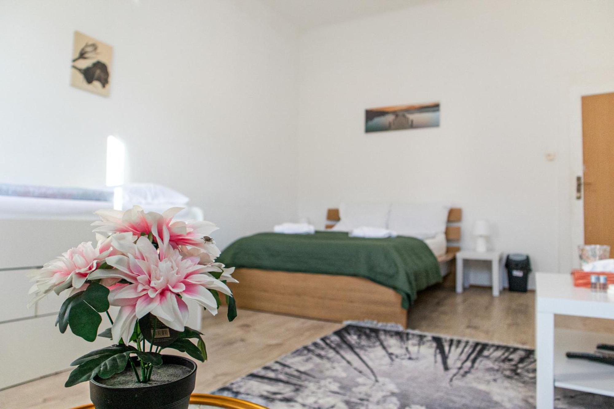 Convenient Shared - Near Danube & Millenium Tower Gasthof *