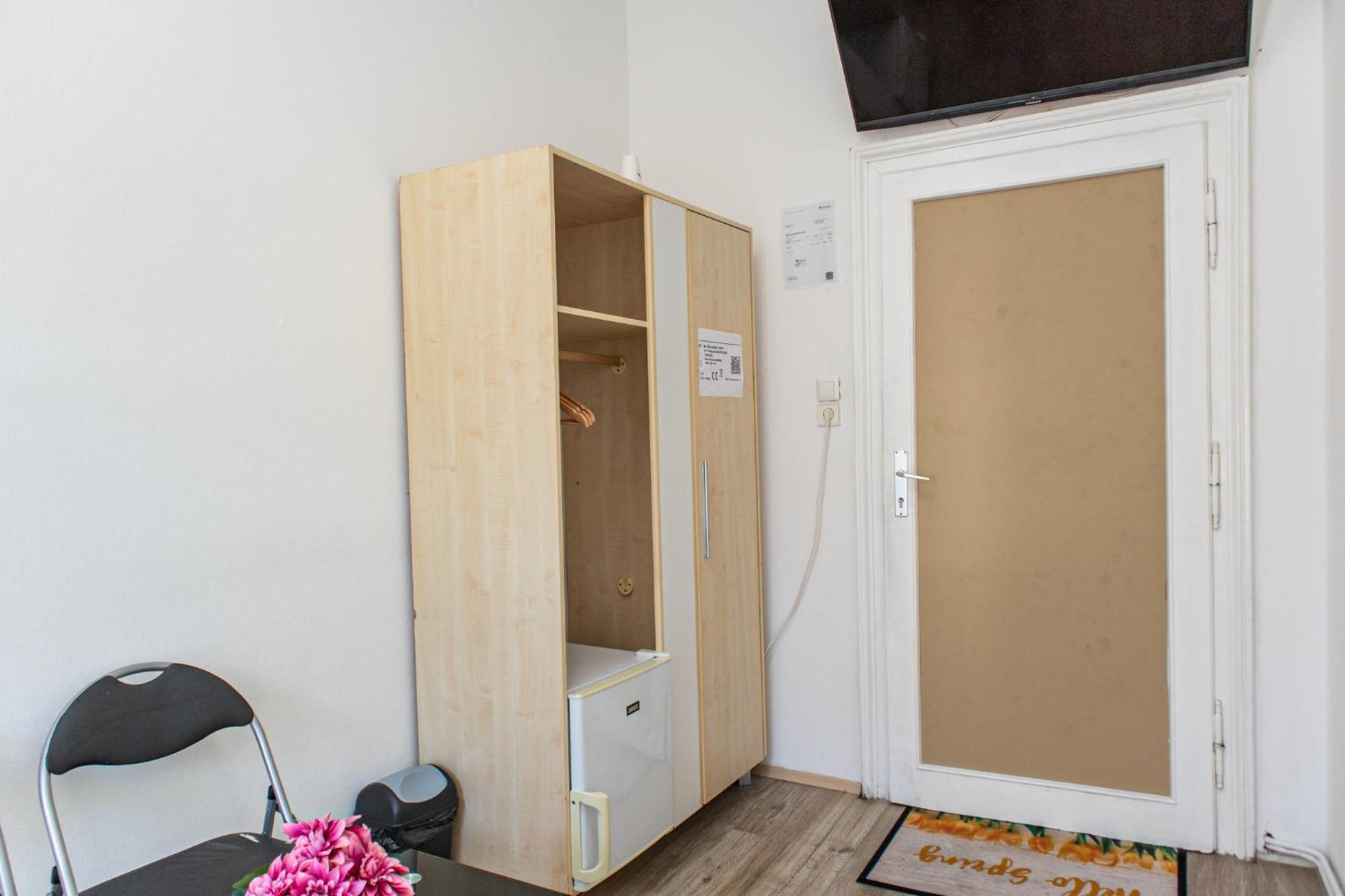 Gasthof Convenient Shared - Near Danube & Millenium Tower Wien