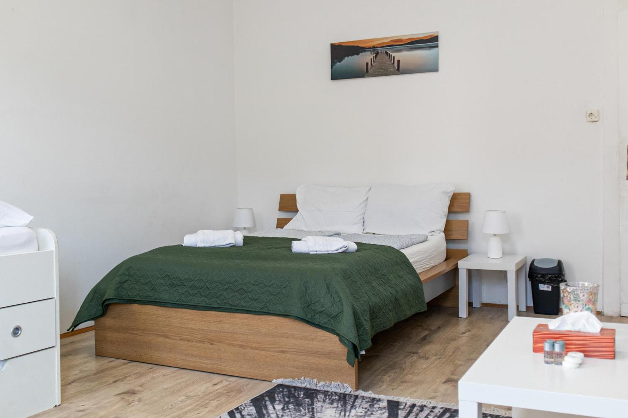 Convenient Shared - Near Danube & Millenium Tower Gasthof *